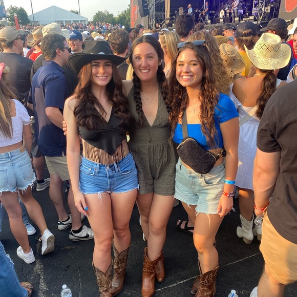 Meet your Posher, Brooke - Picture 5 of 6